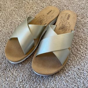 IZOD Alyssa Gold Strap Sandals